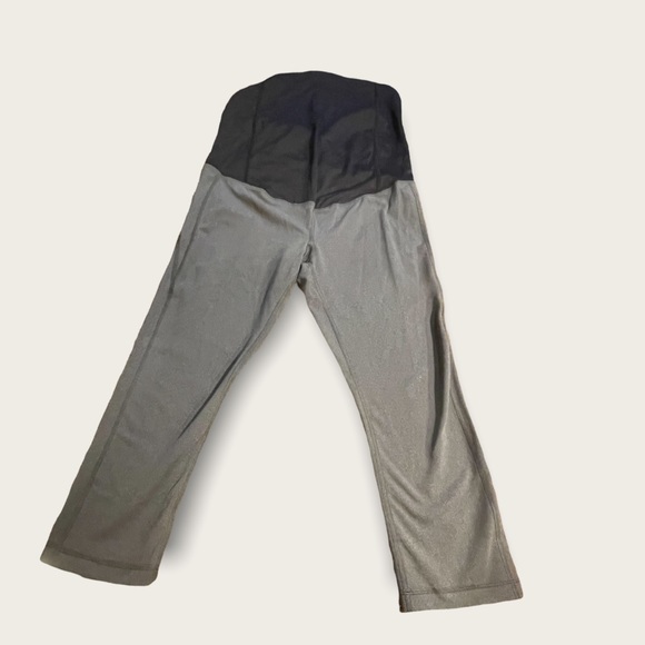 Isabel Maternity by Ingrid & Isabel Pants - 🌸 Isabel maternity crossover band Capri length leggings‎ gray size Medium N…
